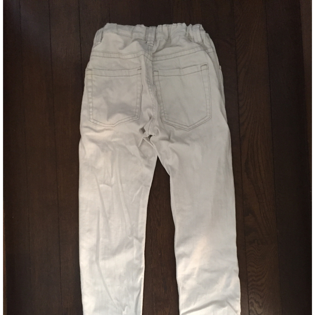 H&M(エイチアンドエム)のホワイトジーンズ   H&M   140サイズ キッズ/ベビー/マタニティのキッズ服男の子用(90cm~)(パンツ/スパッツ)の商品写真