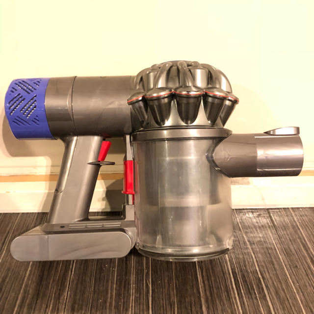 【中古並品】 dyson ダイソン SV09 V6 fluffy+ コードレスの通販 by かん's shop｜ラクマ