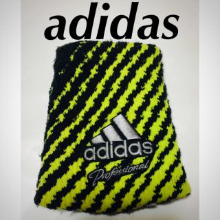 アディダス(adidas)の【adidas】イカしたリストバンドです☆‼️【未使用品】(バングル/リストバンド)