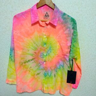 ユニフ(UNIF)のUNIF タグ付き新品 タイダイブラウス(シャツ/ブラウス(長袖/七分))