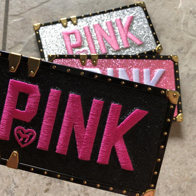 Victoria's Secret(ヴィクトリアズシークレット)のPINK iPhoneカバー💗 スマホ/家電/カメラのスマホアクセサリー(iPhoneケース)の商品写真