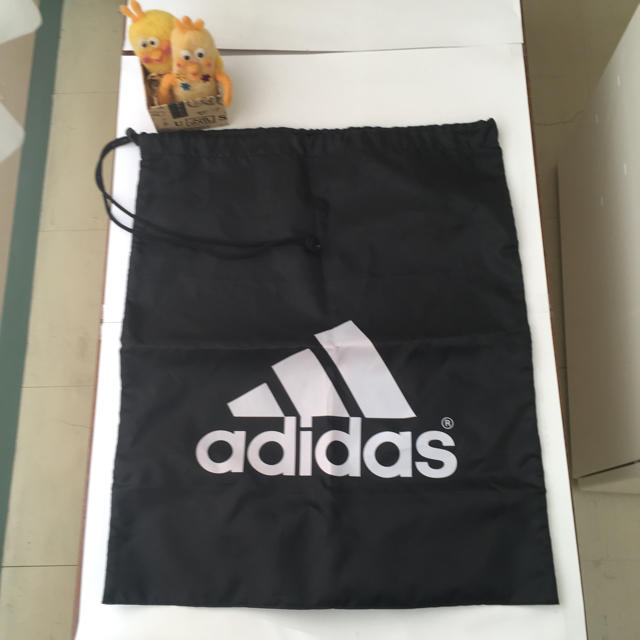 adidas(アディダス)の17大きいサイズアディダス整理袋（ロゴ・紐とめに傷あり）送料込400円 インテリア/住まい/日用品の日用品/生活雑貨/旅行(日用品/生活雑貨)の商品写真