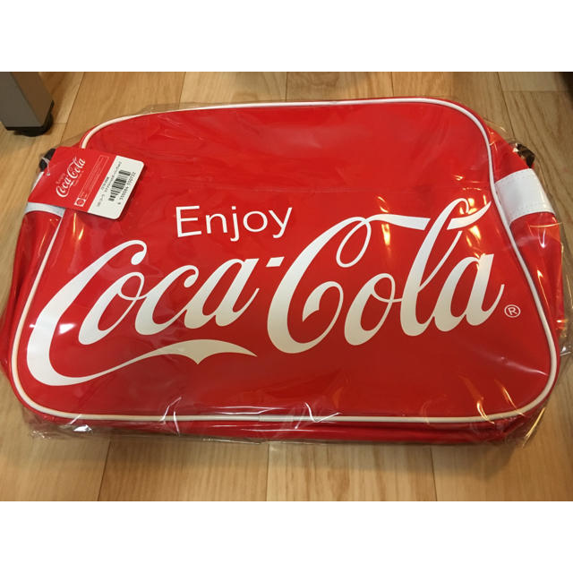 コカ・コーラ - コカコーラ エナメルバッグ 赤の通販 by みのり's shop｜コカコーラならラクマ