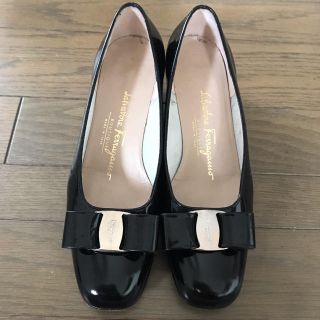 サルヴァトーレフェラガモ(Salvatore Ferragamo)のフェラガモ♡リボンパンプス 黒♡太ヒールで安心♡サイズ23.5 訳あり(ハイヒール/パンプス)