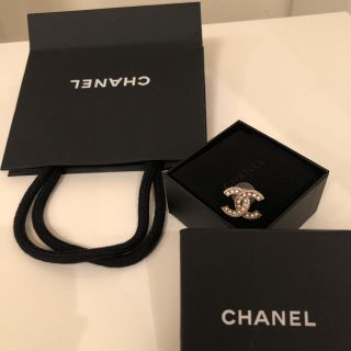 シャネル(CHANEL)のシャネル  ピアス  片方    シルバーゴールド    新作(ピアス)