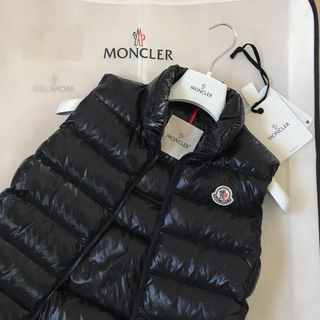 MONCLER(モンクレール)の♡Cher様♡専用 レディースのジャケット/アウター(ダウンベスト)の商品写真