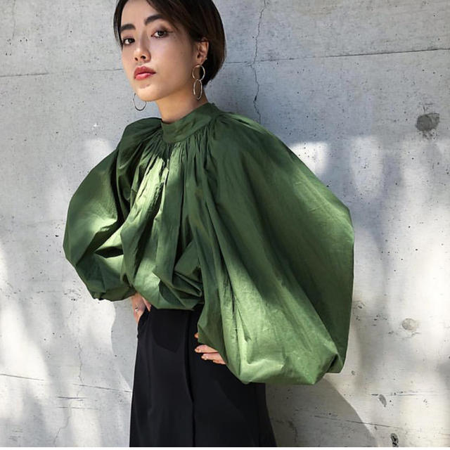 Ameri VINTAGE(アメリヴィンテージ)の新品タグ付き Ameri VOLUME GATHER TOP レディースのトップス(シャツ/ブラウス(長袖/七分))の商品写真