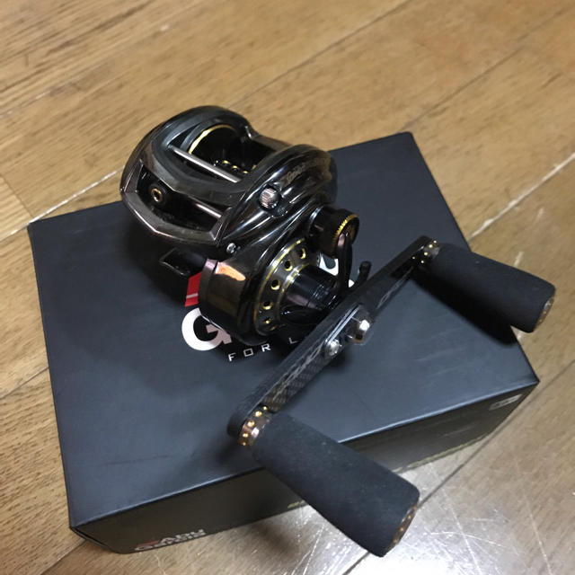 Revo(レヴォ)のヒロさん専用 美品 アブ ビッグシューターコンパクト＋DFL100ハンドル スポーツ/アウトドアのフィッシング(リール)の商品写真