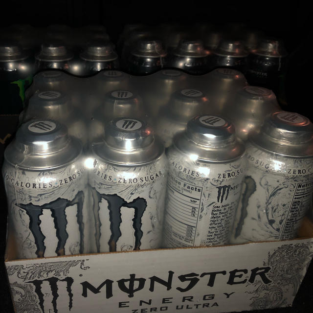 値下げ！海外版 Monster モンスター エナジードリンク 食品/飲料/酒の飲料(ソフトドリンク)の商品写真