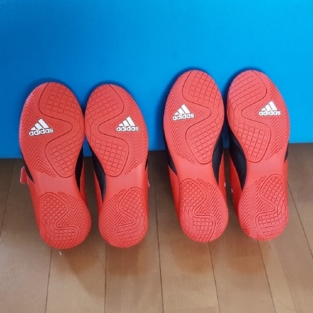 adidas(アディダス)のmeiさま専用　adidas　トレーニングシューズ　セット　 スポーツ/アウトドアのサッカー/フットサル(シューズ)の商品写真