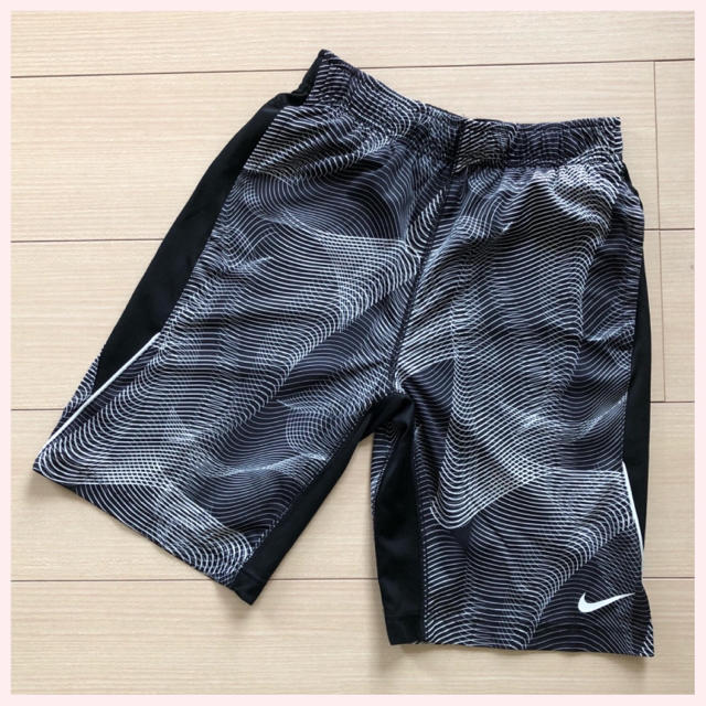 NIKE(ナイキ)のNIKE☆キッズ☆Mサイズ150 キッズ/ベビー/マタニティのキッズ服男の子用(90cm~)(パンツ/スパッツ)の商品写真