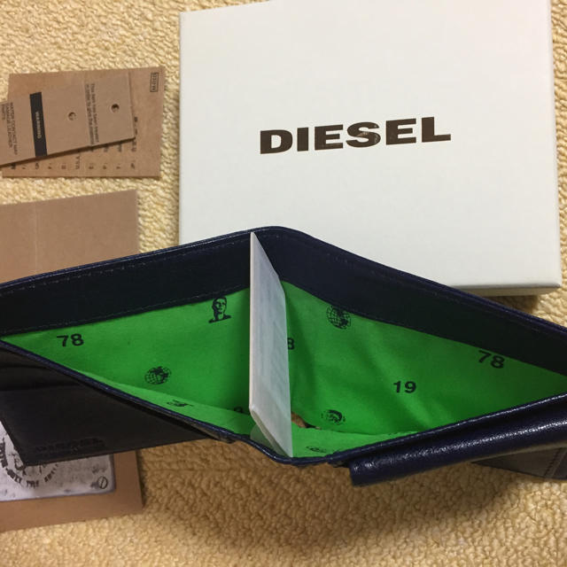 DIESEL(ディーゼル)の男性用財布 メンズのファッション小物(折り財布)の商品写真