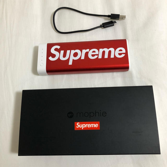 Supreme(シュプリーム)のSupreme/mophie encore 20k Red スマホ/家電/カメラのスマートフォン/携帯電話(バッテリー/充電器)の商品写真