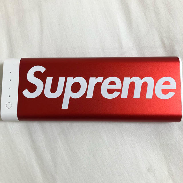 Supreme(シュプリーム)のSupreme/mophie encore 20k Red スマホ/家電/カメラのスマートフォン/携帯電話(バッテリー/充電器)の商品写真