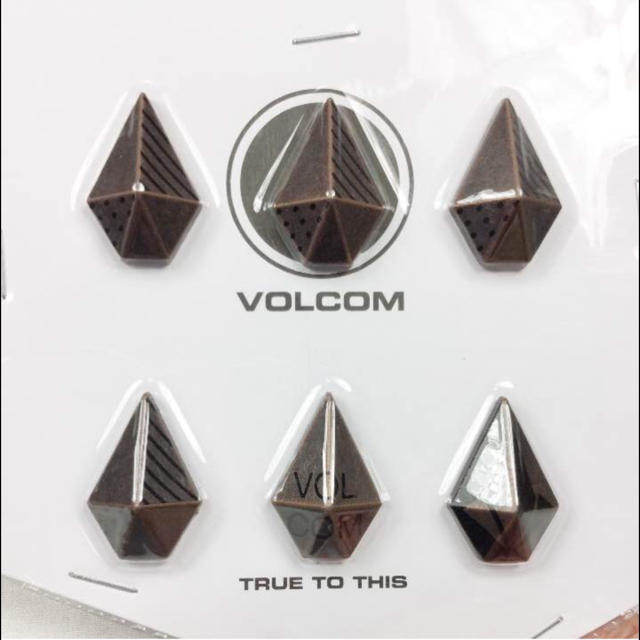 volcom(ボルコム)のSN21 新品 送込◾︎コッパー ボルコム Stone Studs デッキパッド スポーツ/アウトドアのスノーボード(アクセサリー)の商品写真