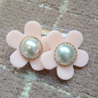 グレイル(GRL)のGRL  花 ピアス 《未使用》 (ピアス)