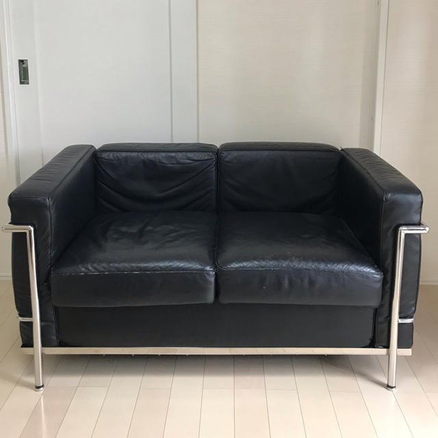 Cassina(カッシーナ)のル コルビジェのソファ カッシーナ 2人掛け リプロダクト ☆値下げします。 インテリア/住まい/日用品のソファ/ソファベッド(二人掛けソファ)の商品写真