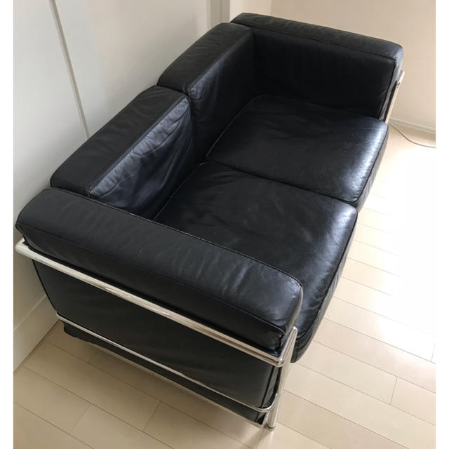 Cassina(カッシーナ)のル コルビジェのソファ カッシーナ 2人掛け リプロダクト ☆値下げします。 インテリア/住まい/日用品のソファ/ソファベッド(二人掛けソファ)の商品写真