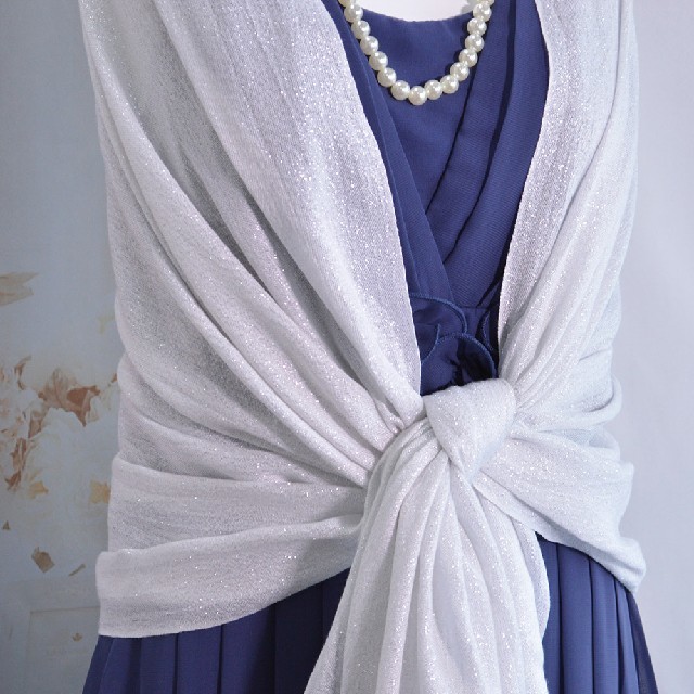 新品❤️柔らか大判ストール シルバー レディースのフォーマル/ドレス(その他)の商品写真