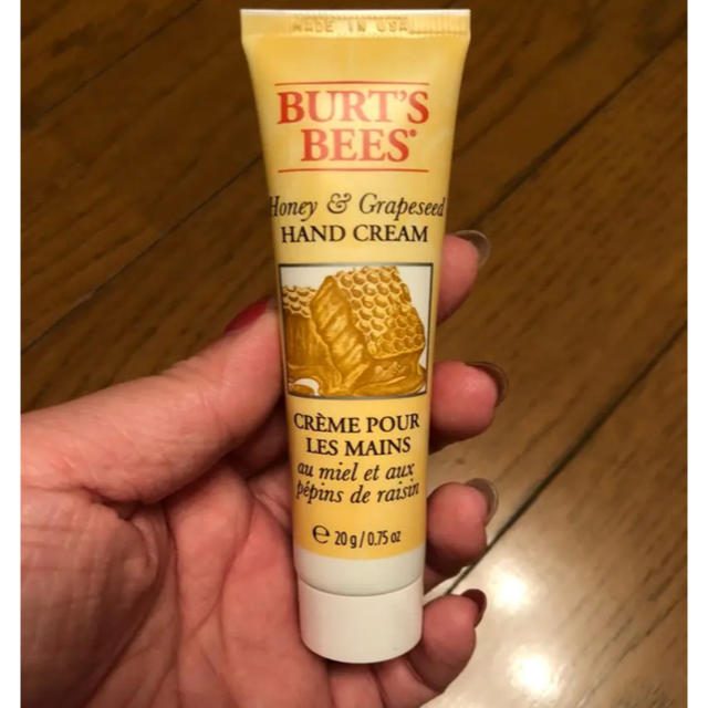 BURT'S BEES(バーツビーズ)のバーツビーズ ハンドクリーム コスメ/美容のボディケア(ハンドクリーム)の商品写真