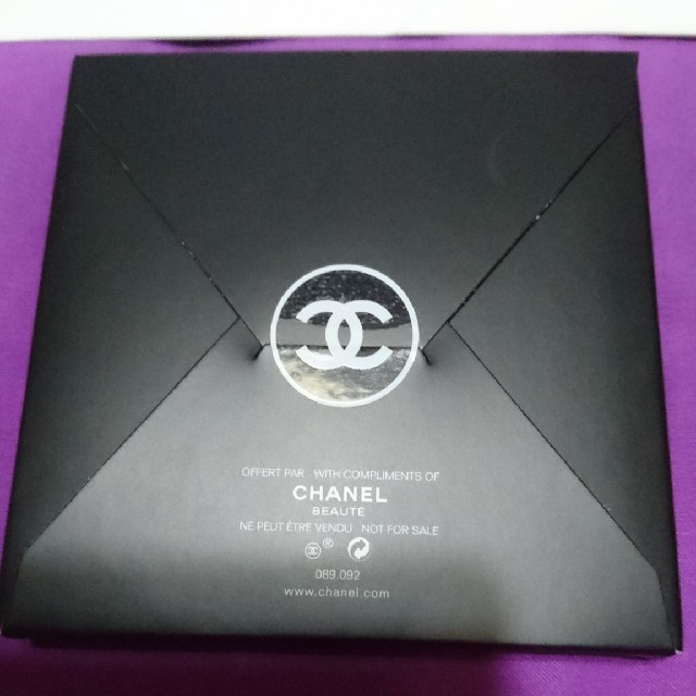 CHANEL(シャネル)の✨CHANEL 2018 ノベルティー チャーム キーホルダー 🎵 レディースのファッション小物(キーホルダー)の商品写真