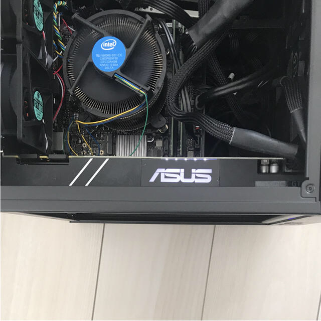 ASUS(エイスース)のASUS TURBO GeFore GTX1070ti 8GB スマホ/家電/カメラのPC/タブレット(PCパーツ)の商品写真