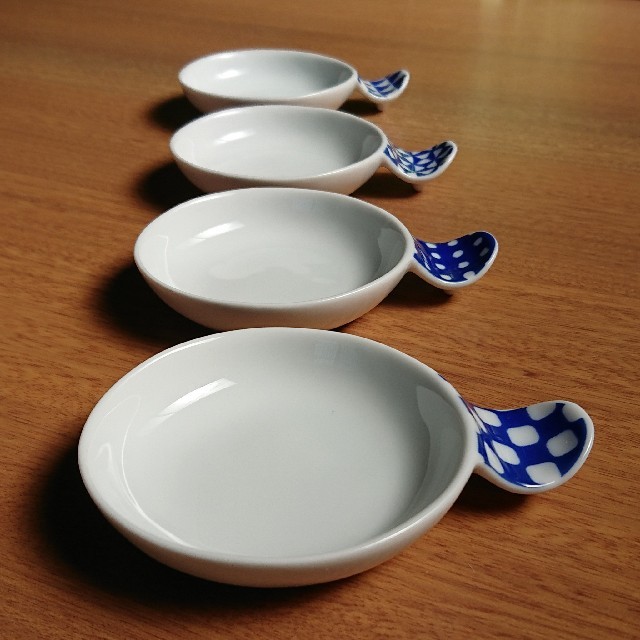 HASAMI(ハサミ)の箸置き付き豆皿 4枚セット 波佐見焼き かわいい プレゼント インテリア/住まい/日用品のキッチン/食器(食器)の商品写真