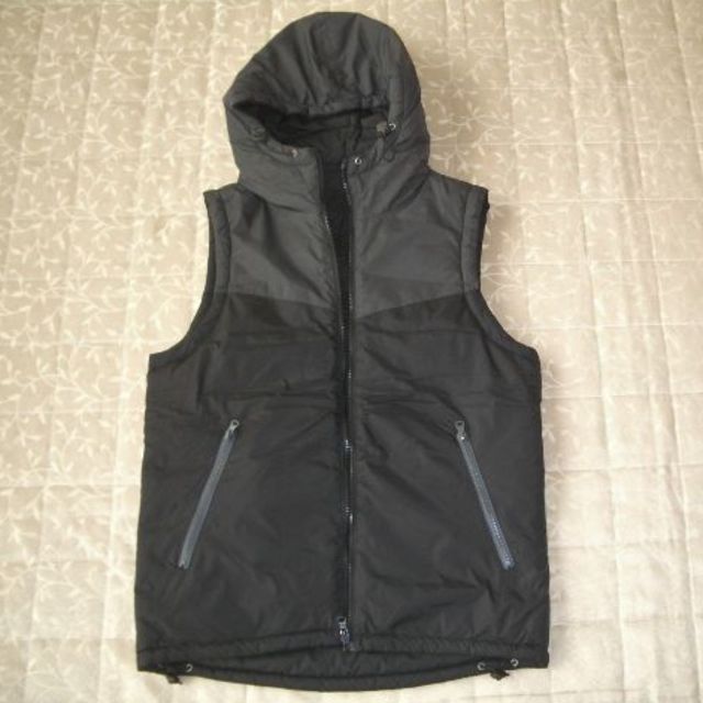 BROWNY(ブラウニー)のBROWNY　中綿ベスト　リバーシブル　フード付き メンズのジャケット/アウター(その他)の商品写真
