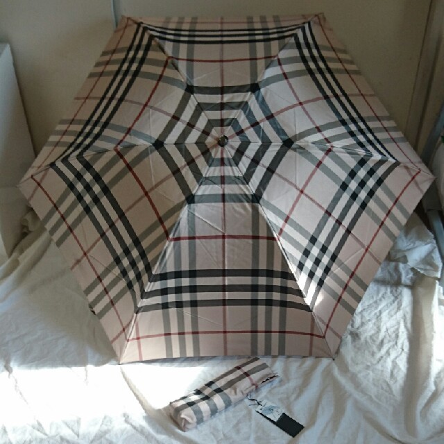 BURBERRY(バーバリー)の未使用 タグ付き バーバリー 雨傘 折りたたみ傘 ノバチェック ベージュ メンズのファッション小物(傘)の商品写真