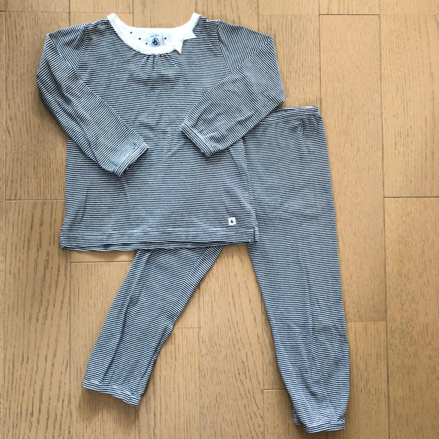 PETIT BATEAU(プチバトー)のSkippy様専用 PETIT BATEAU パジャマ 3and 95cm キッズ/ベビー/マタニティのキッズ服女の子用(90cm~)(パジャマ)の商品写真