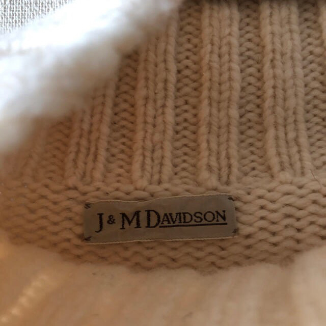 J&M DAVIDSON(ジェイアンドエムデヴィッドソン)のJ&M DAVIDSON ニット セーター アイボリー レディースのトップス(ニット/セーター)の商品写真