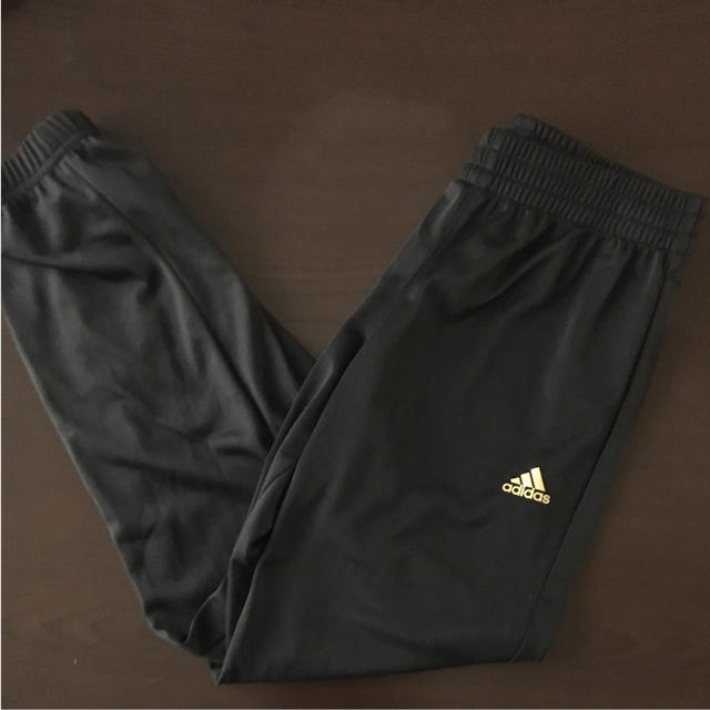 adidas(アディダス)の140㎝ adidas アディダス キッズ ジャージ上下セット ブラック キッズ/ベビー/マタニティのキッズ服男の子用(90cm~)(その他)の商品写真