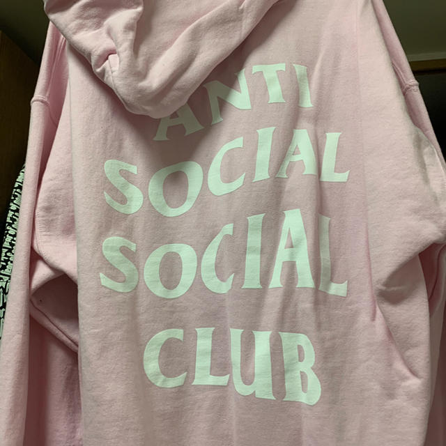 ANTI SOCIAL SOCIAL CLUB パーカー ピンク メンズのトップス(パーカー)の商品写真