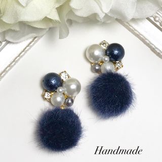 ネイビーファーボールビジューピアス(ピアス)