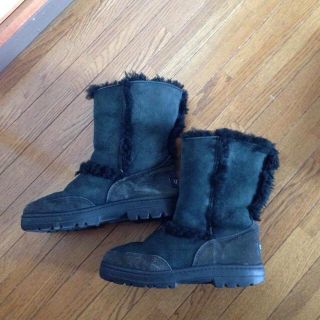 アグ(UGG)のUGG 黒 ブーツ(レインブーツ/長靴)