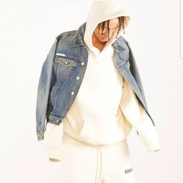 FEAR OF GOD(フィアオブゴッド)の最安値Justin bieber着用ESSNENTIALSデニムジャケットS メンズのジャケット/アウター(Gジャン/デニムジャケット)の商品写真