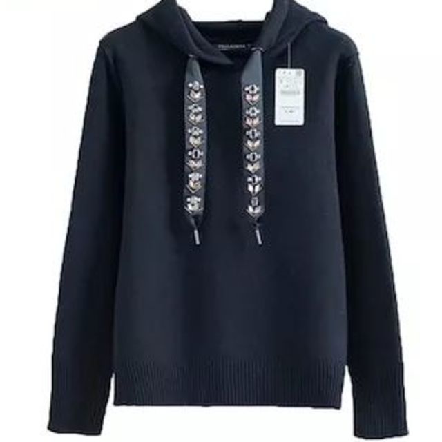 ZARA(ザラ)のニット　フード　ビジュー　パーカー レディースのトップス(ニット/セーター)の商品写真