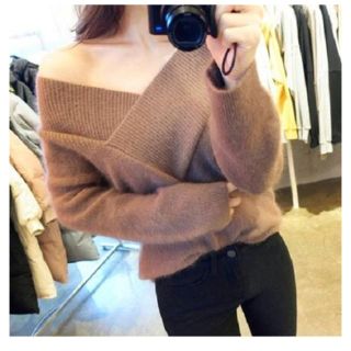 ザラ(ZARA)のドロップショルダー オフショルダーニットトップス アイボリー ベージュ(ニット/セーター)