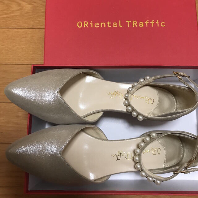 ORiental TRaffic(オリエンタルトラフィック)のオリエンタルトラフィック ゴールドパンプス25㎝ レディースの靴/シューズ(ハイヒール/パンプス)の商品写真