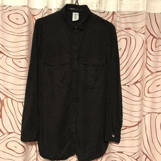 エイチアンドエム(H&M)のH&M 黒色 長袖シャツ(シャツ/ブラウス(長袖/七分))