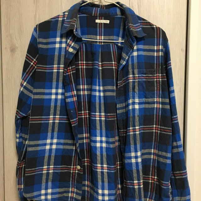 GU(ジーユー)のGU チェックシャツ 150 キッズ/ベビー/マタニティのキッズ服男の子用(90cm~)(Tシャツ/カットソー)の商品写真