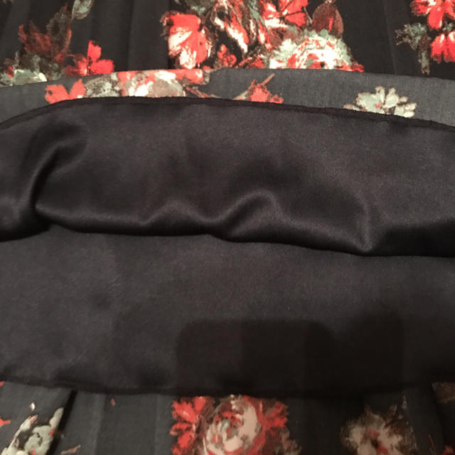 GU(ジーユー)の花柄プリーツスカート♡ レディースのスカート(ひざ丈スカート)の商品写真