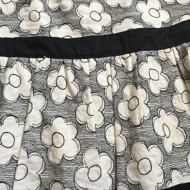 NARUMIYA INTERNATIONAL(ナルミヤ インターナショナル)のジュスカ花柄スカート美品 レディースのスカート(ひざ丈スカート)の商品写真