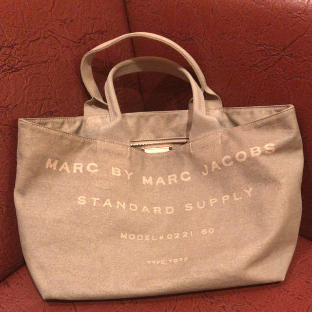 MARC BY MARC JACOBS(マークバイマークジェイコブス)のmarc by marc jacobs トートバッグ 大サイズ  レディースのバッグ(トートバッグ)の商品写真