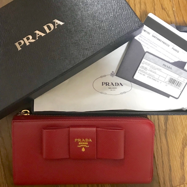 PRADA♡サフィアーノ 長財布 リボン♡fuoco レッドファッション小物