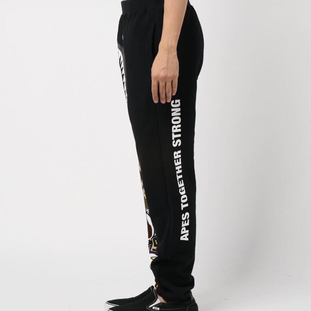 A BATHING APE(アベイシングエイプ)のA BATHING APE PATCHED SHARK SWEAT PANTS メンズのパンツ(その他)の商品写真