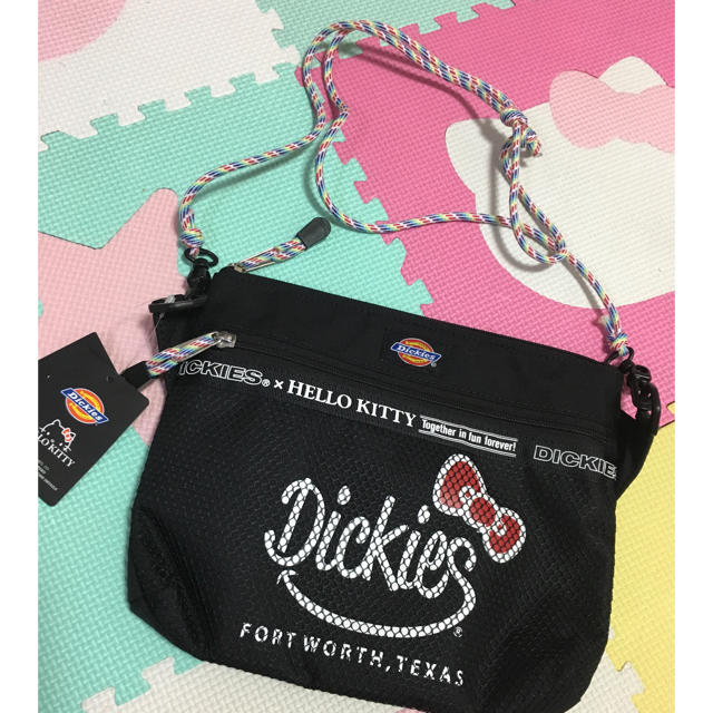 Dickies(ディッキーズ)の【新品】Dickies HELLO KITTY デッキーズ　サコッシュ　コラボ レディースのバッグ(ショルダーバッグ)の商品写真