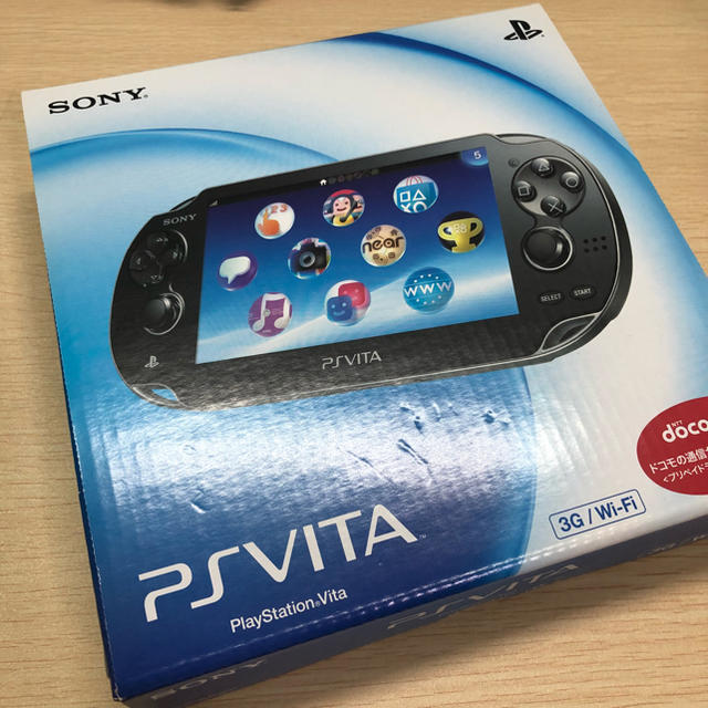 PlayStation Vita(プレイステーションヴィータ)のPlayStation vita PCH-1100 32Gメモリーカード付き エンタメ/ホビーのゲームソフト/ゲーム機本体(携帯用ゲーム機本体)の商品写真