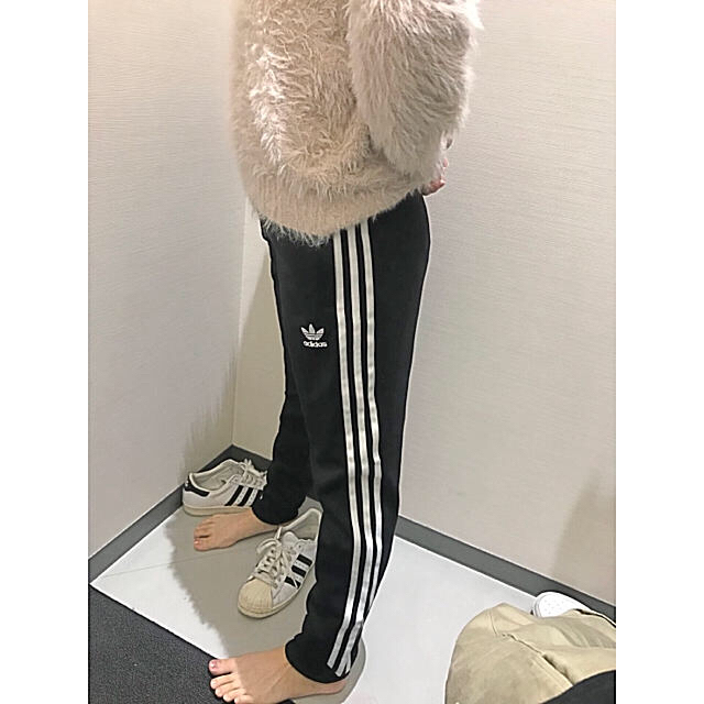 adidas(アディダス)のトラックパンツ レディースのパンツ(カジュアルパンツ)の商品写真