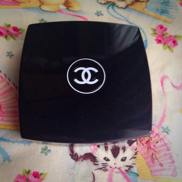 CHANEL(シャネル)のCHANEL♡フェイスパウダー♡グラッセ コスメ/美容のベースメイク/化粧品(その他)の商品写真